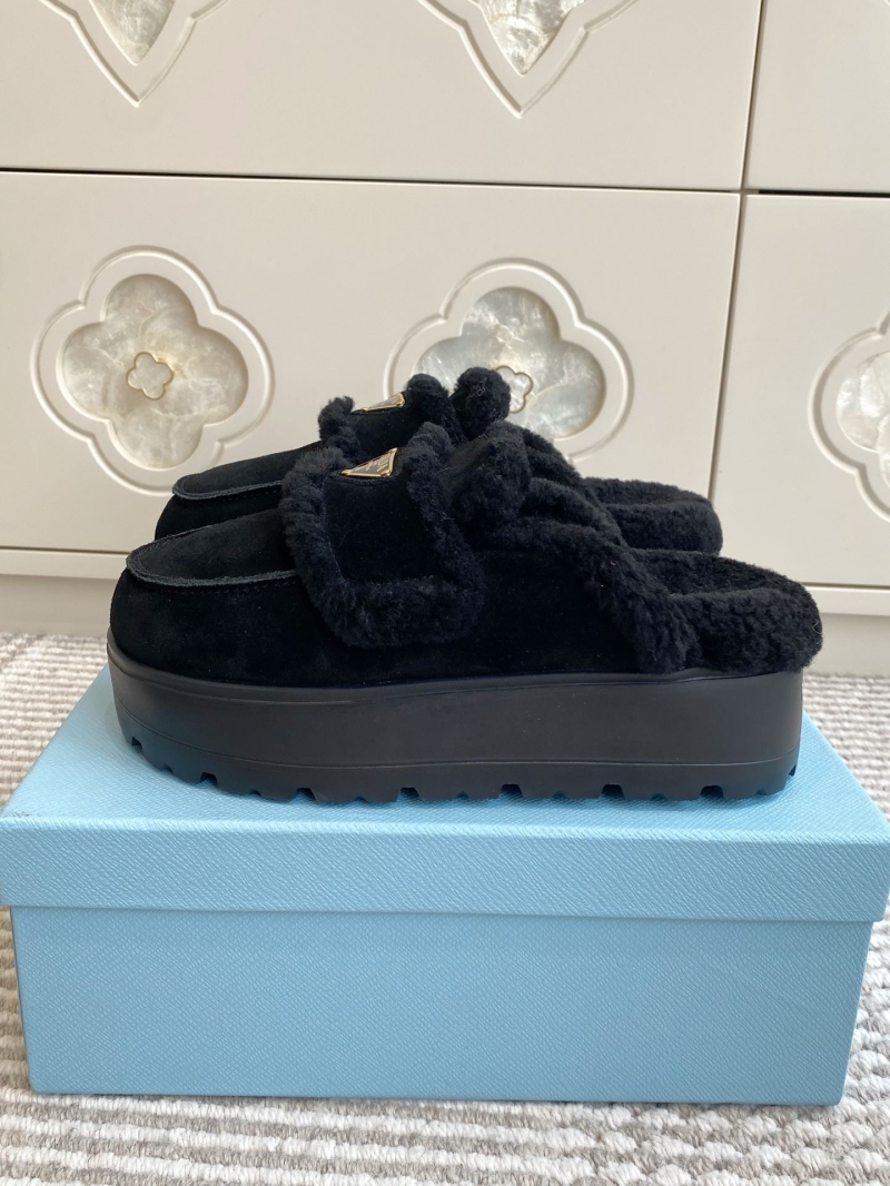 Pra*a slippers